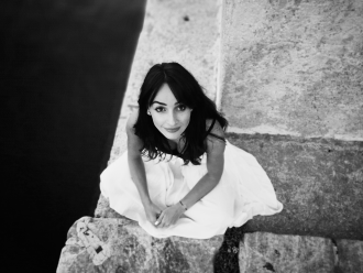 blac and white blog